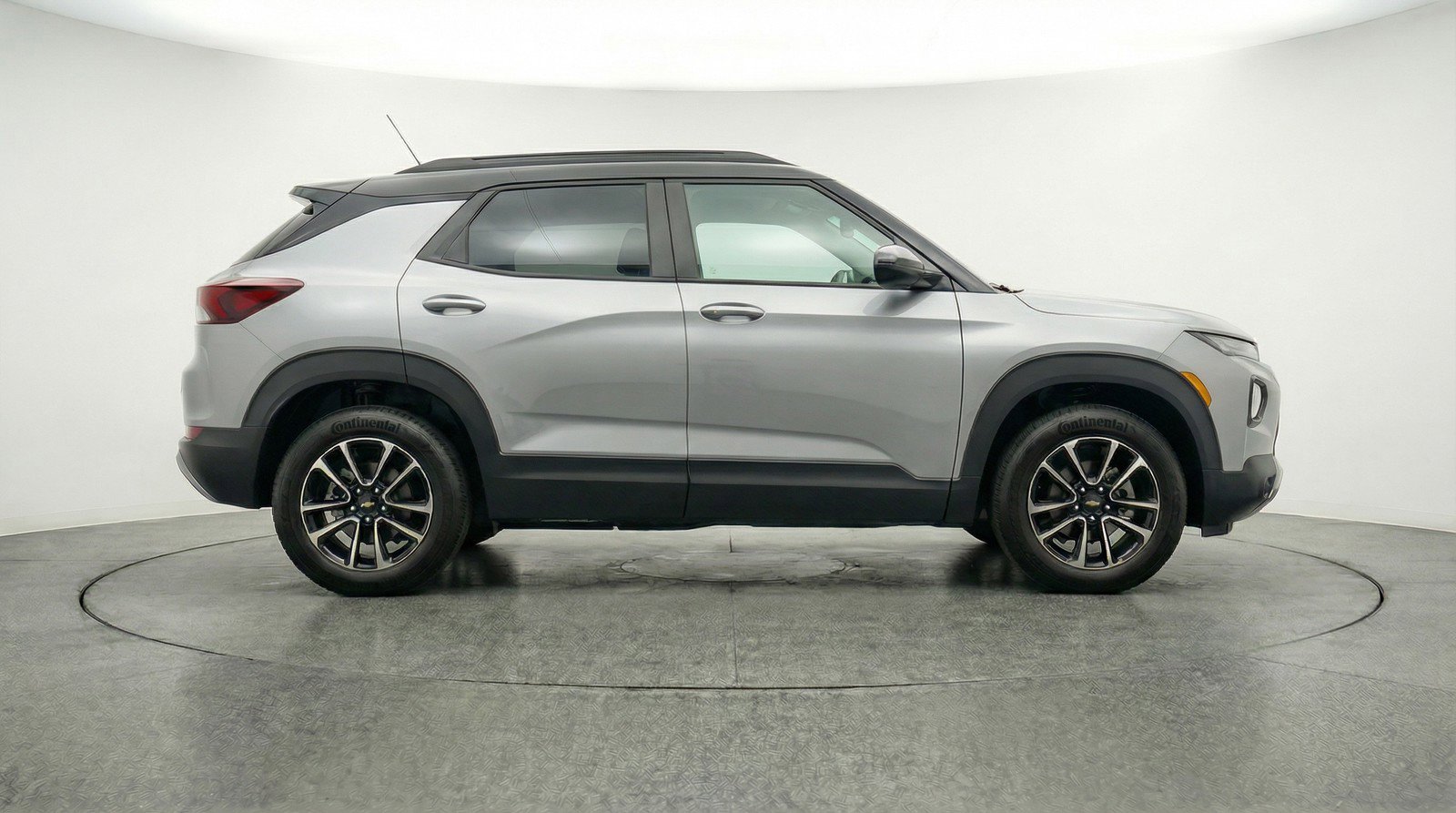 Used 2025 Chevrolet TrailBlazer LT w/ Driver Confidence Package image 11