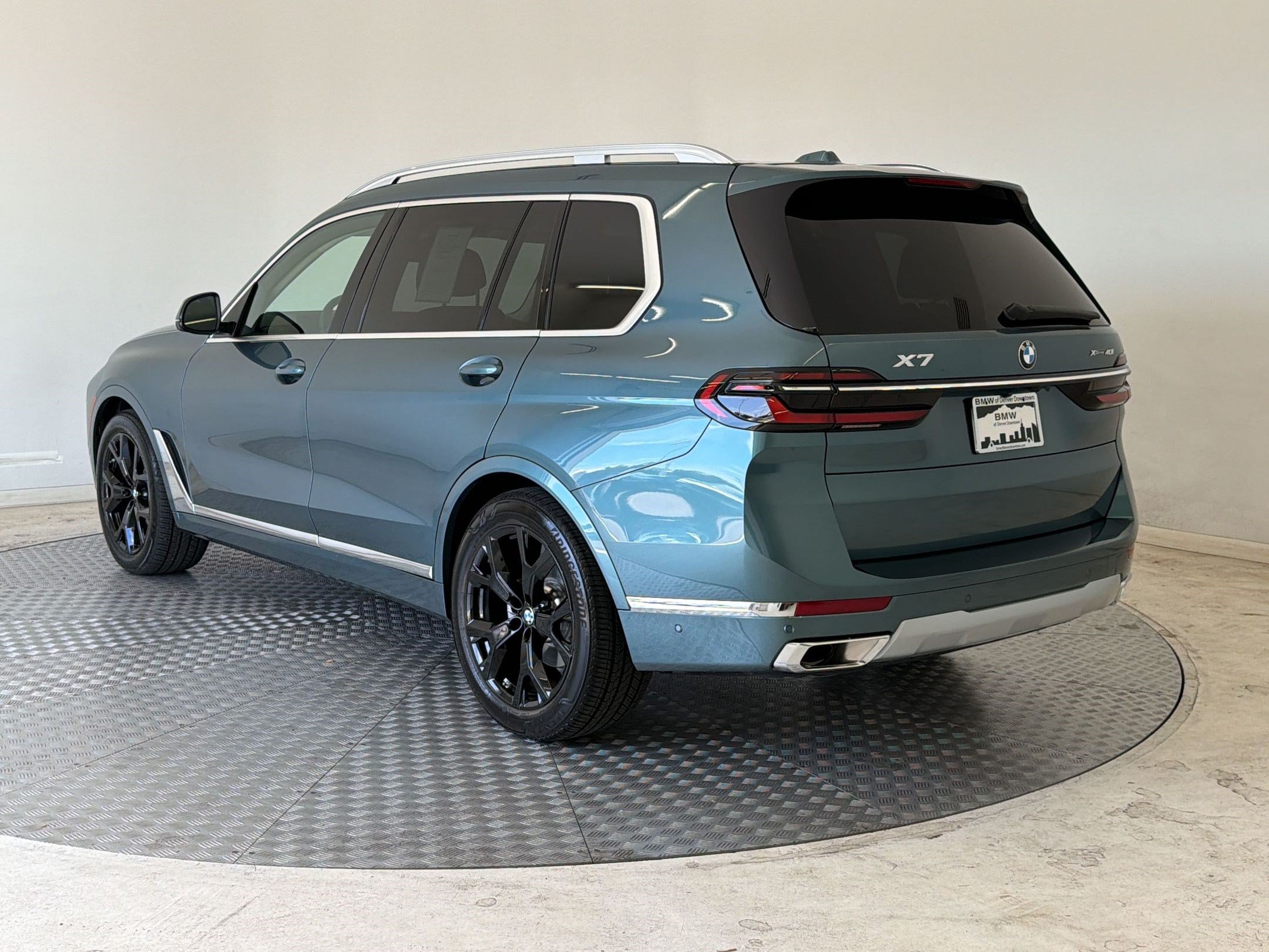 Used 2026 BMW X7 xDrive40i w/ Executive Package AWD/4WD image 3