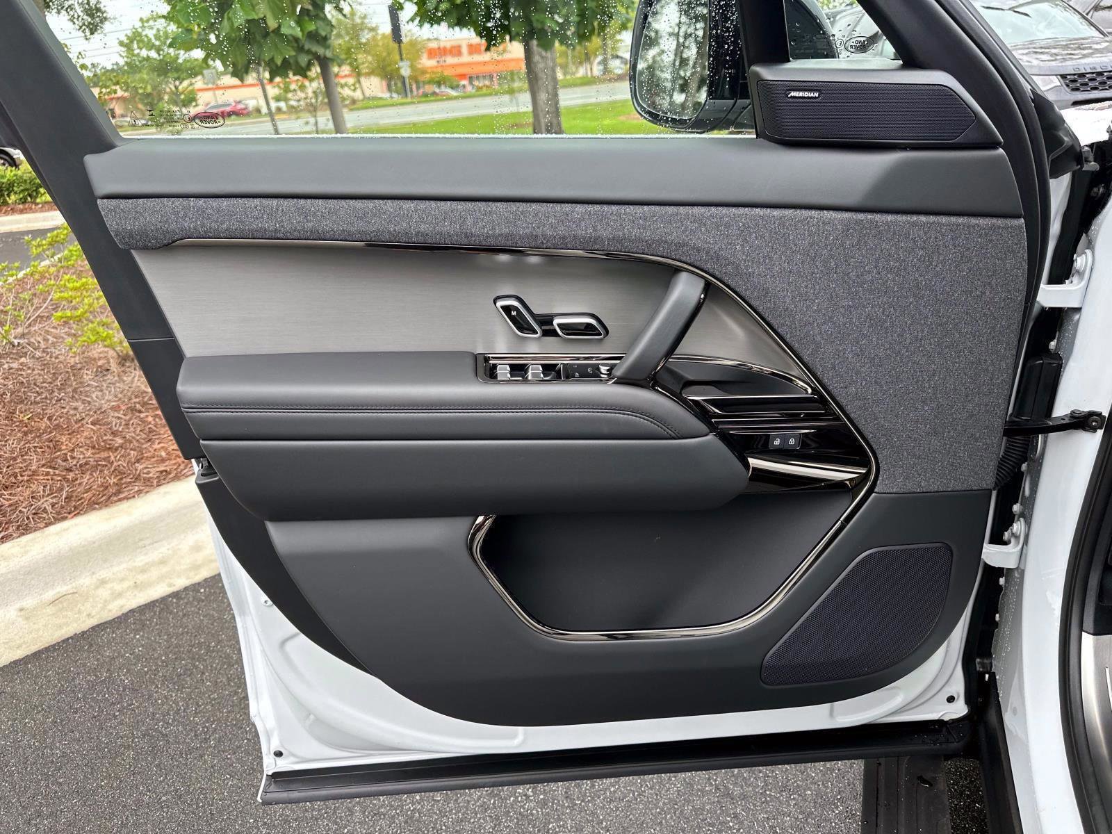 New 2025 Land Rover Range Rover Sport Dynamic SE image 14