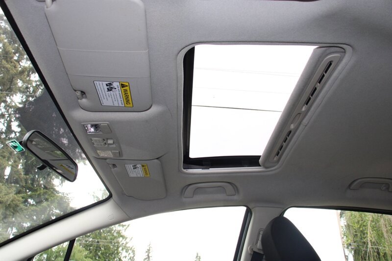 Used 2012 MAZDA MAZDA5 Touring w/ Moonroof & Audio Pkg FWD image 9