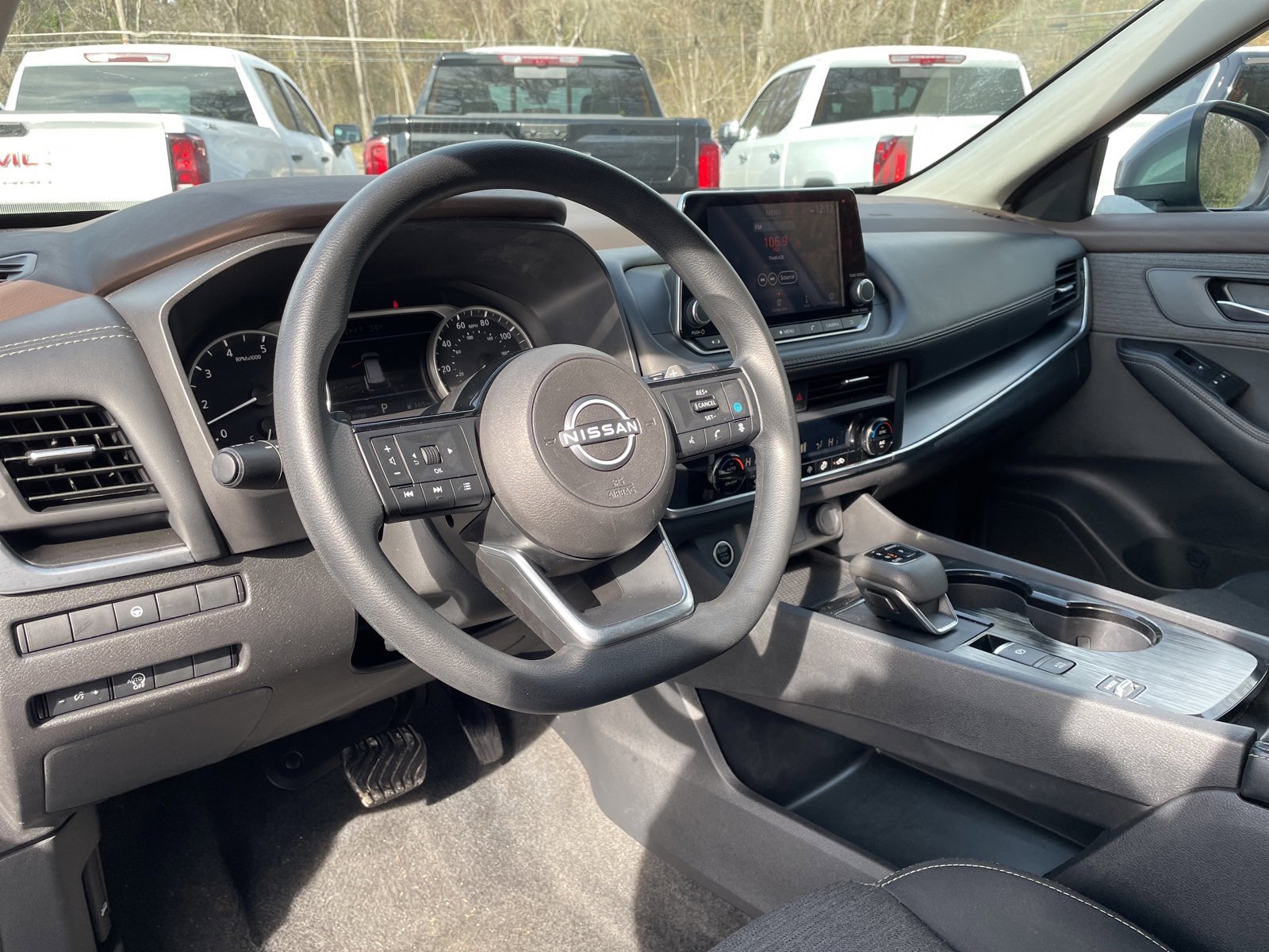 Used 2023 Nissan Rogue SV image 21