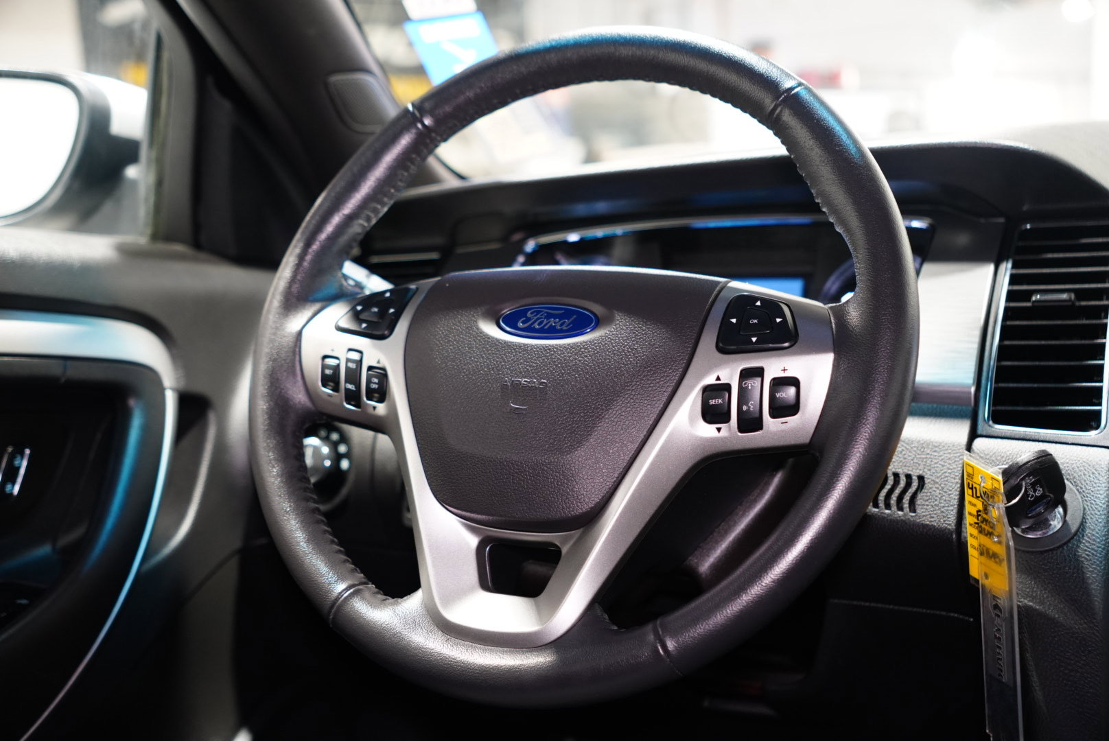 Used 2018 Ford Taurus SEL image 13
