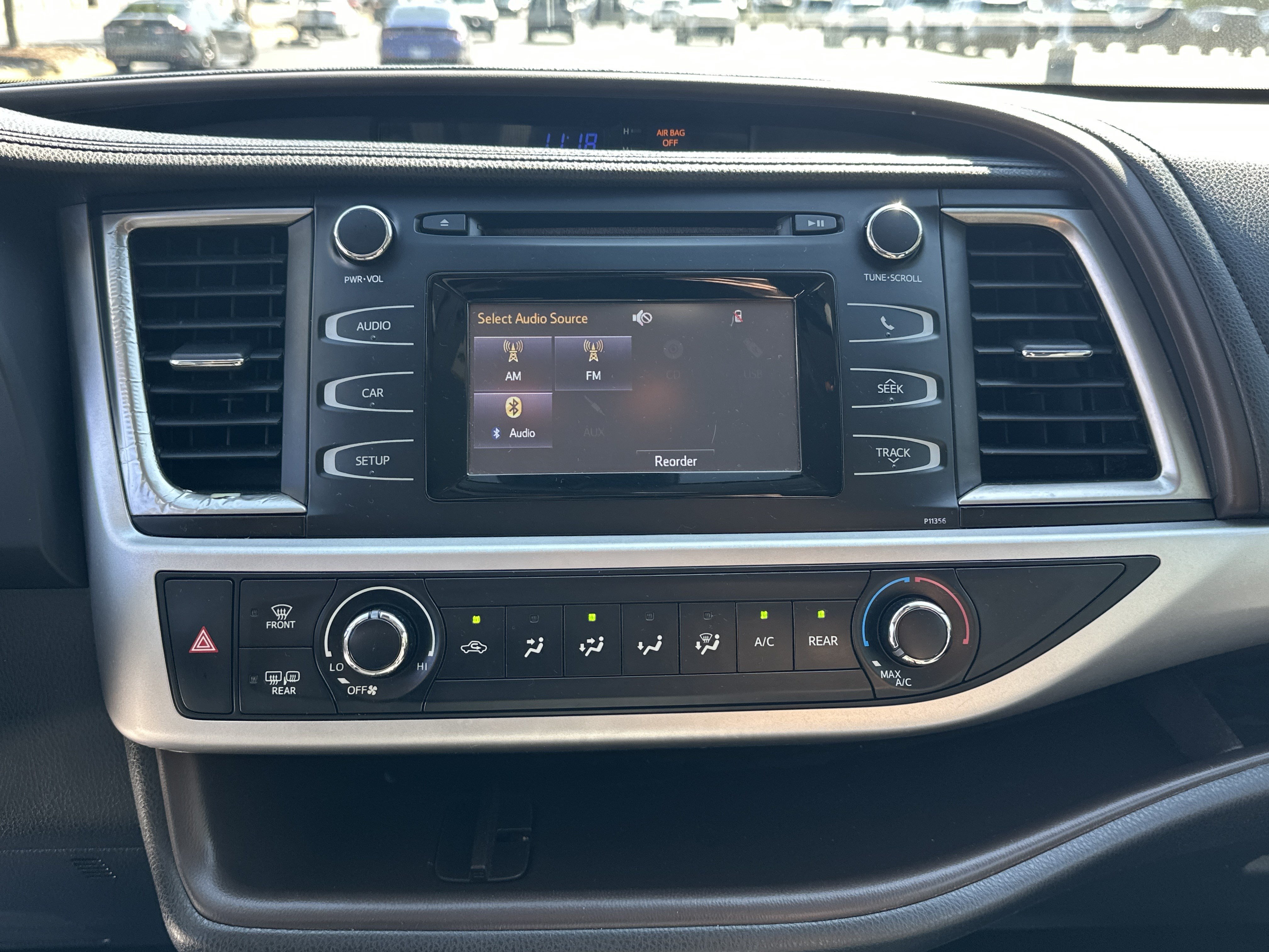 Used 2017 Toyota Highlander LE FWD image 24