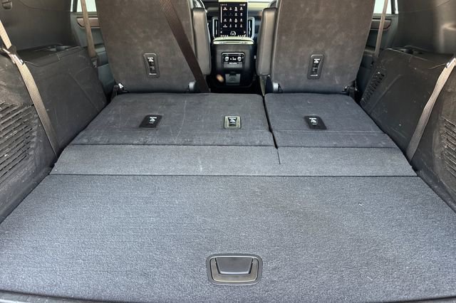 Used 2025 GMC Yukon Denali AWD/4WD image 16