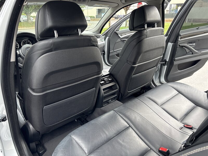 Used 2015 BMW 550i Sedan RWD image 26