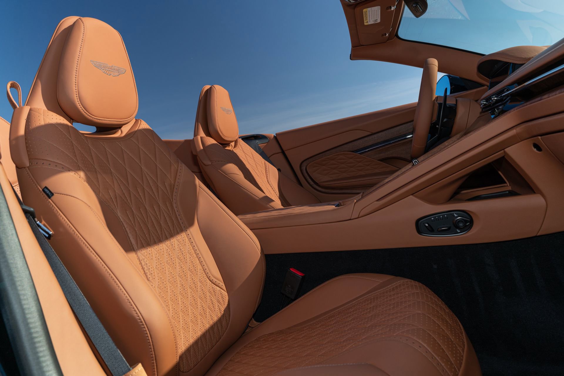Used 2025 Aston Martin DB12 Convertible RWD image 23