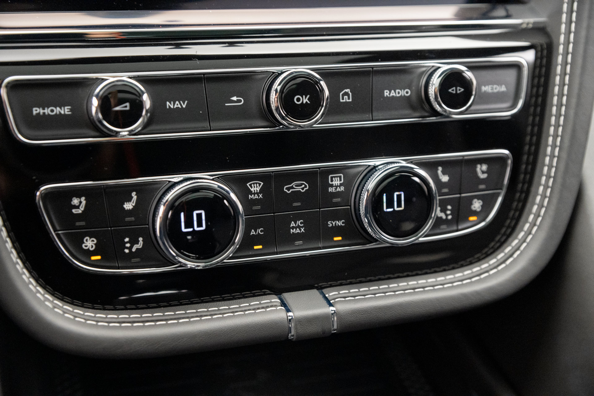 Certified 2022 Bentley Bentayga AWD/4WD image 25