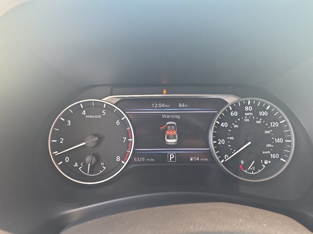Used 2025 Nissan Sentra SR w/ SR Premium Package FWD image 5