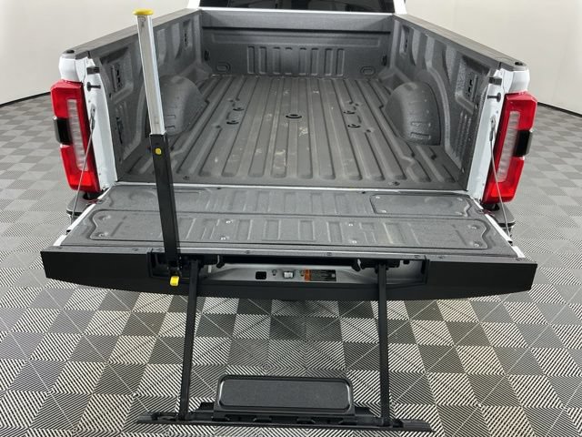 Used 2025 Ford F450 Lariat w/ FX4 Off-Road Package AWD/4WD image 8