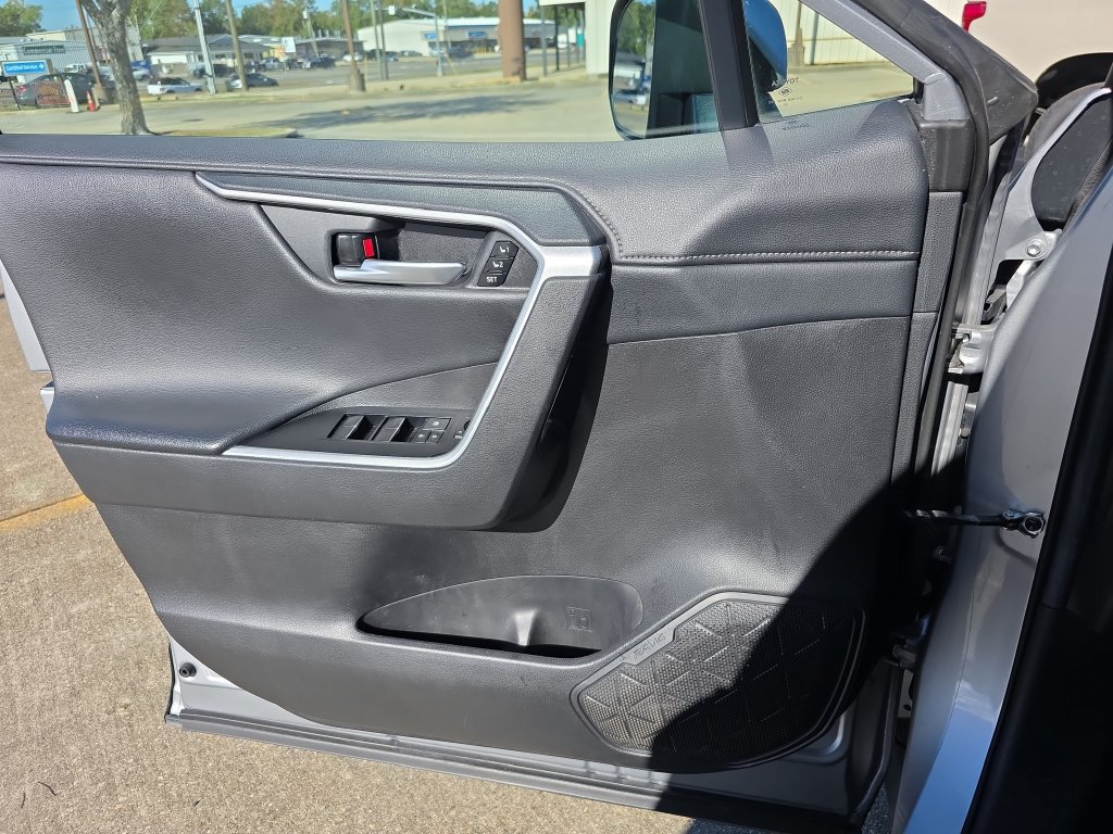 Used 2021 Toyota RAV4 Limited FWD image 34