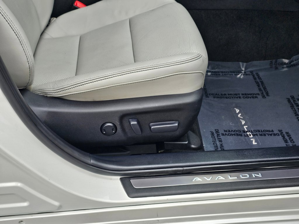 Used 2013 Toyota Avalon Limited FWD image 27