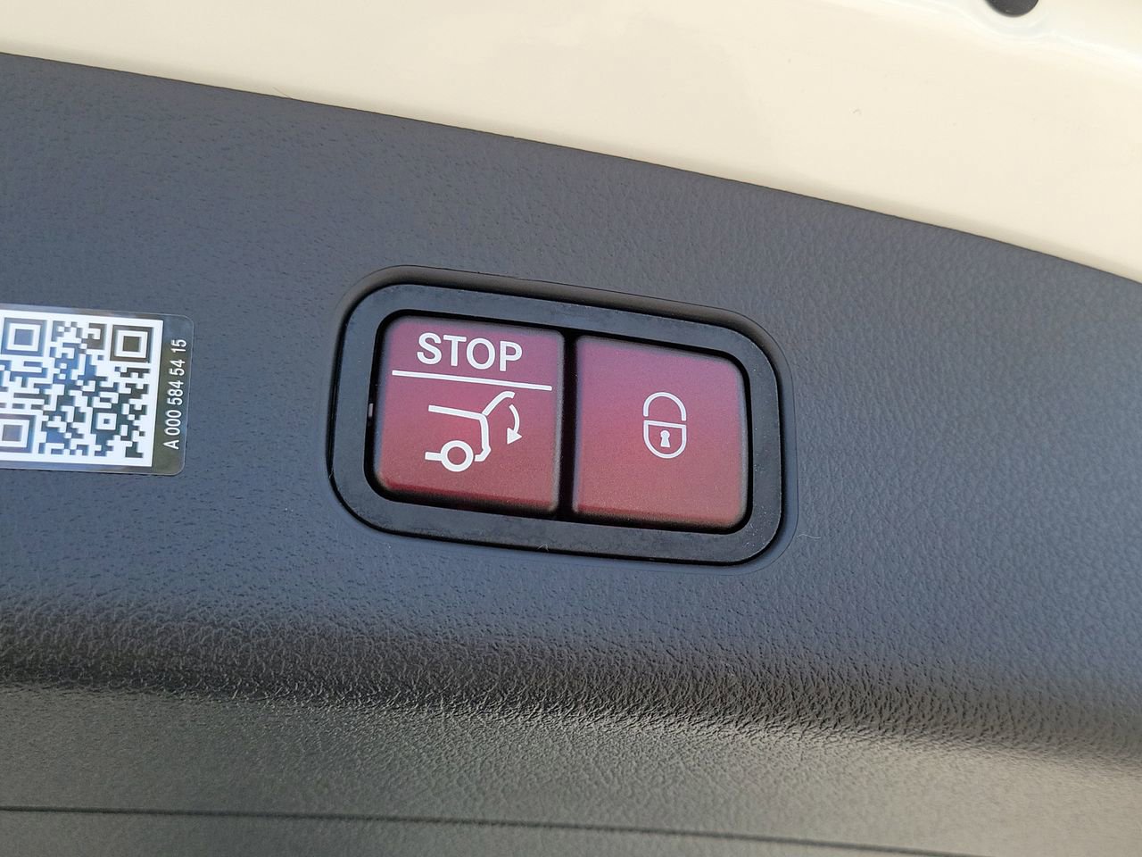 Used 2025 Mercedes-Benz GLC 300 image 9