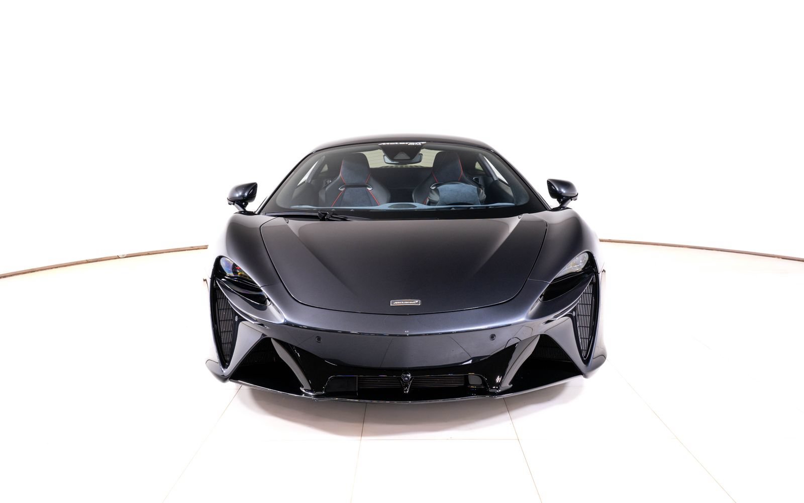 Used 2025 McLaren Artura RWD image 8
