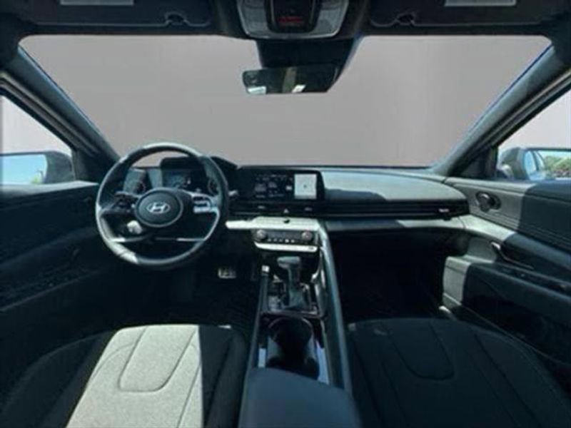 New 2025 Hyundai Elantra SEL image 22