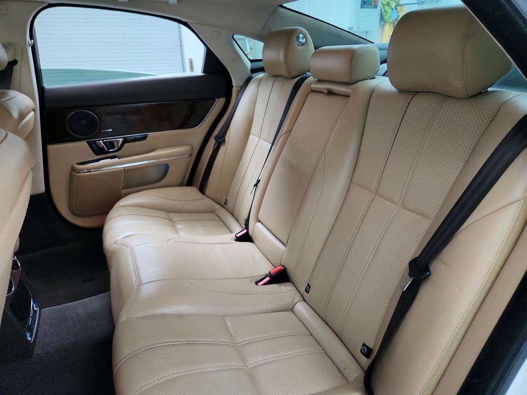 Used 2015 Jaguar XJ RWD image 23