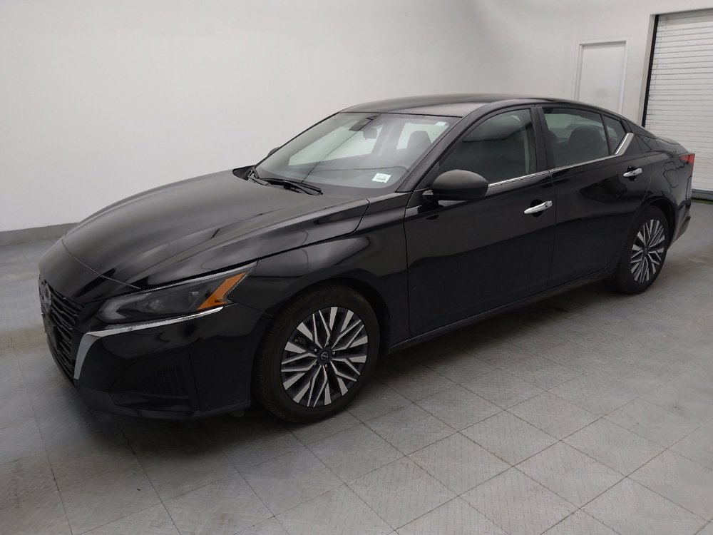 Used 2024 Nissan Altima 2.5 SV image 2