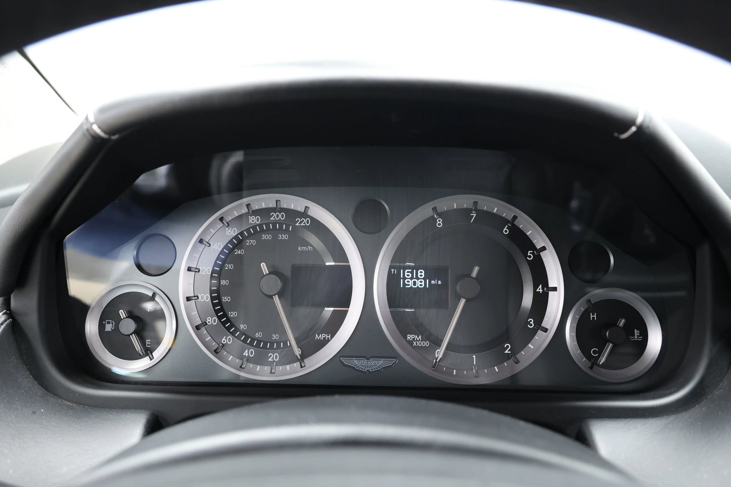 Used 2015 Aston Martin Rapide S image 25