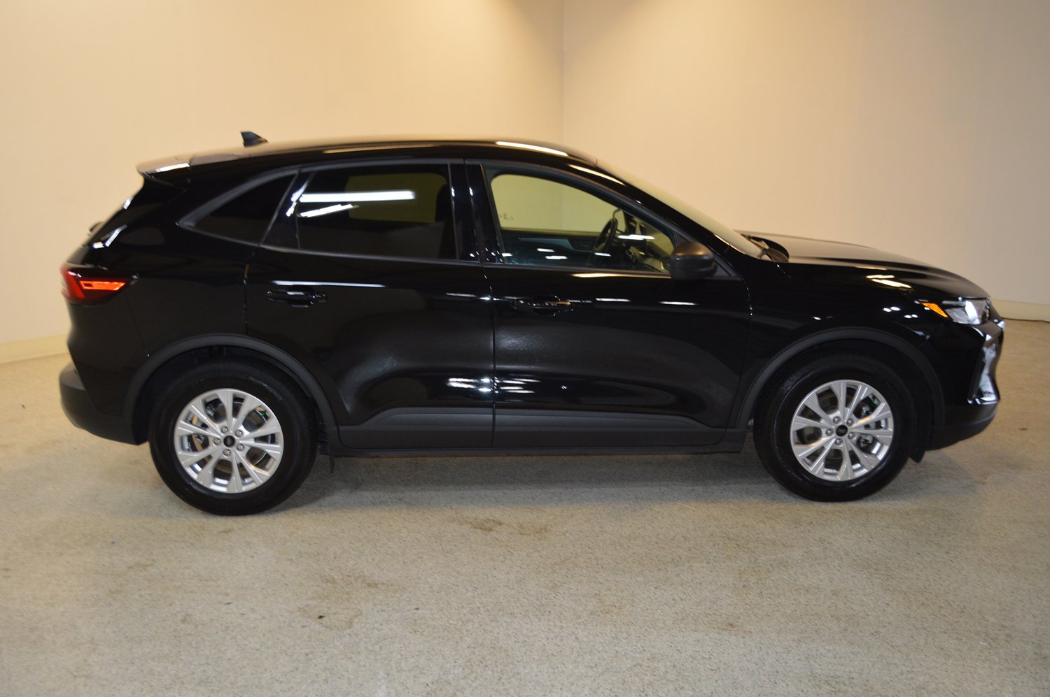 Used 2025 Ford Escape Active FWD image 2