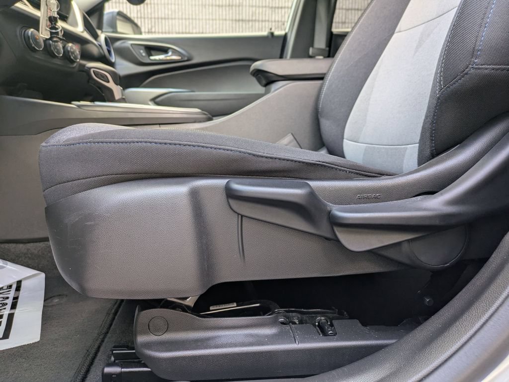 Used 2025 Chevrolet Trax LS FWD image 14