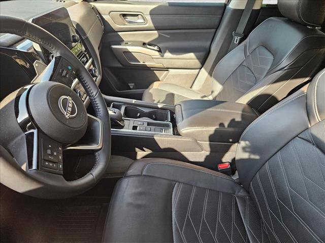 Used 2024 Nissan Pathfinder Platinum image 13