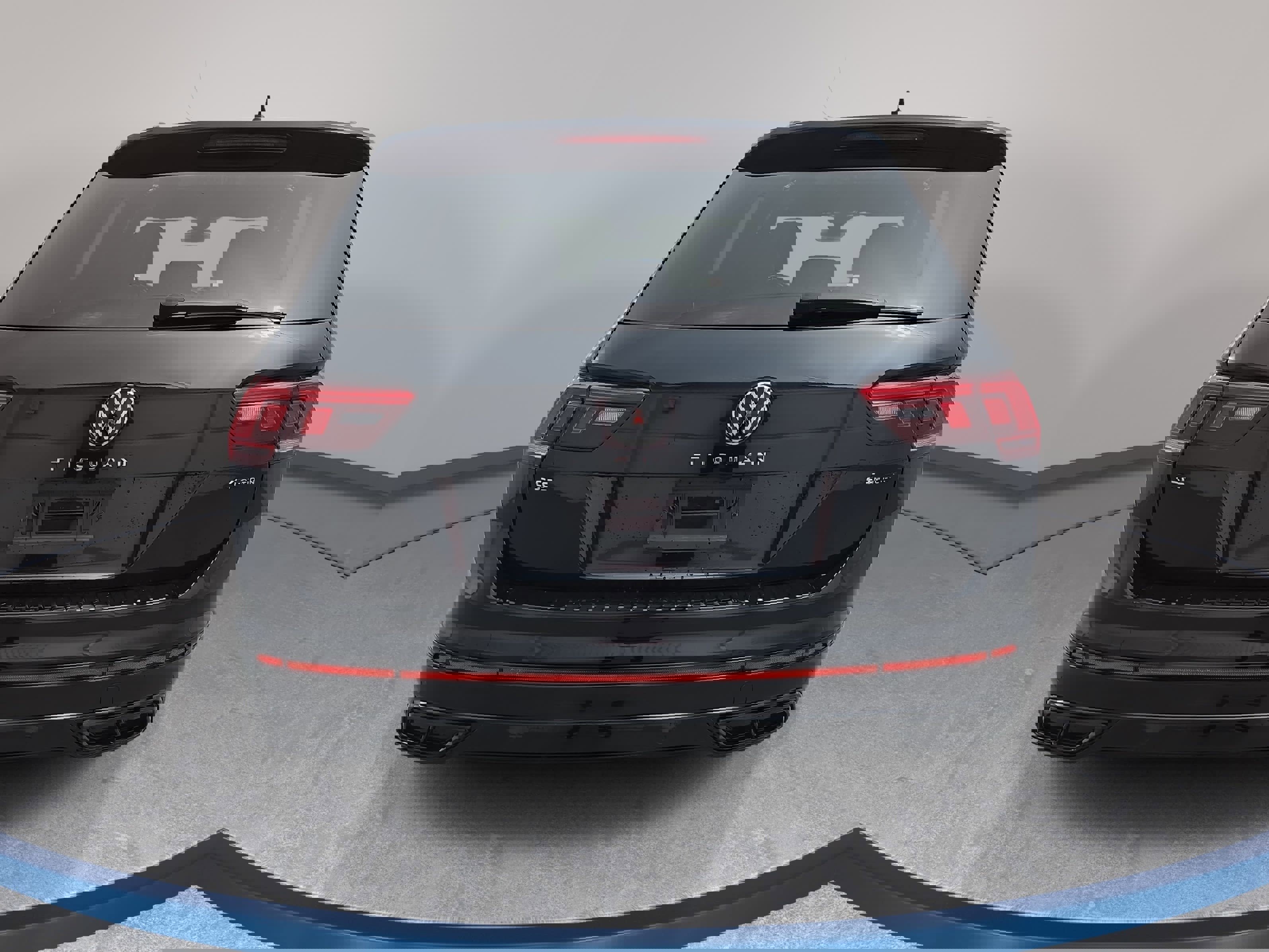 Certified 2024 Volkswagen Tiguan SE R-Line image 6