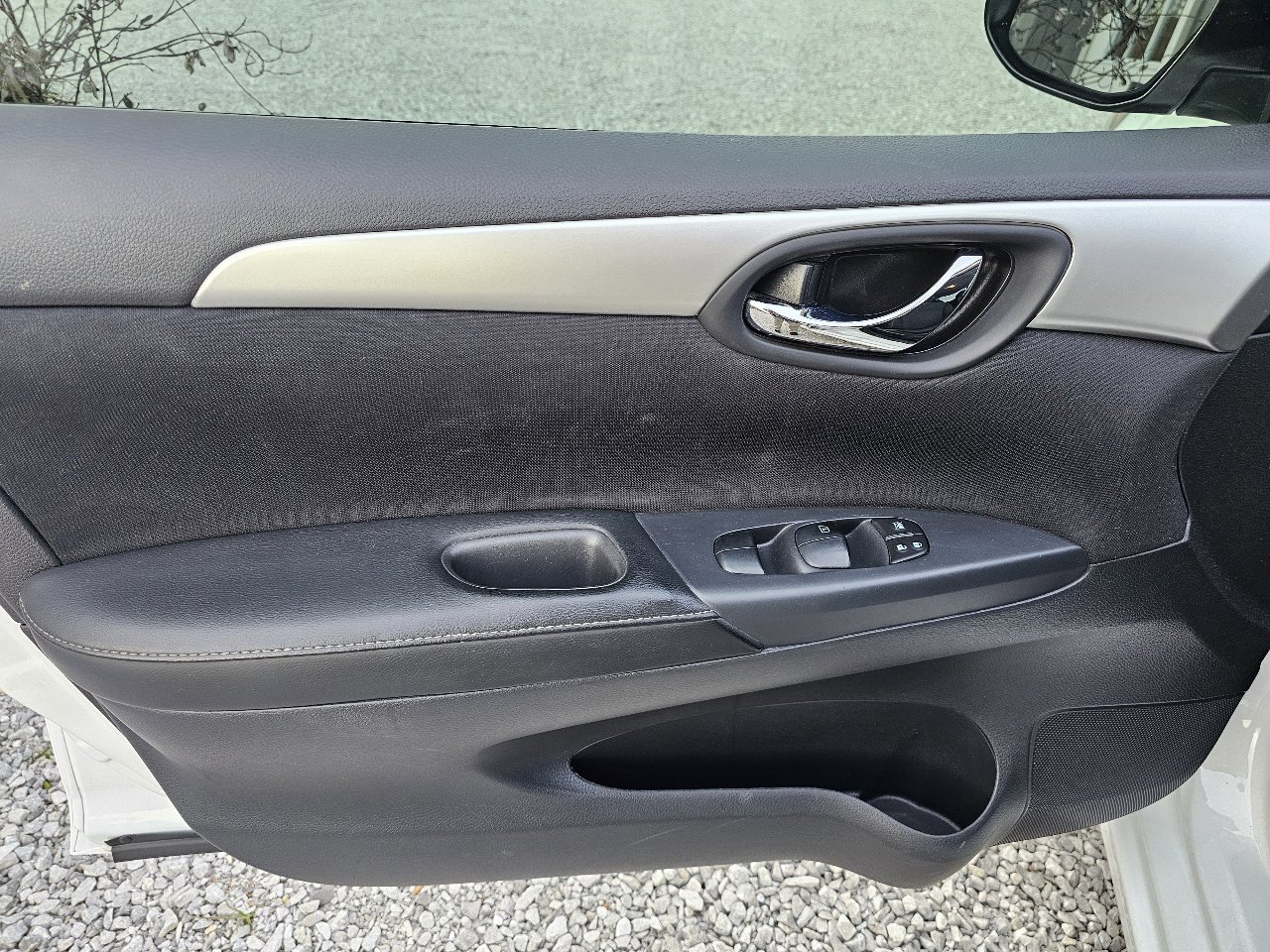 Used 2016 Nissan Sentra S image 17