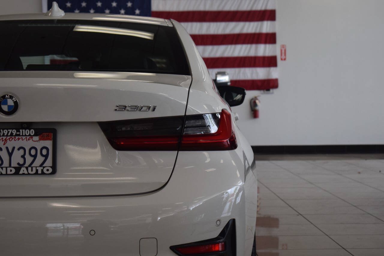 Used 2019 BMW 330i Sedan w/ Driving Assistance Package RWD image 12