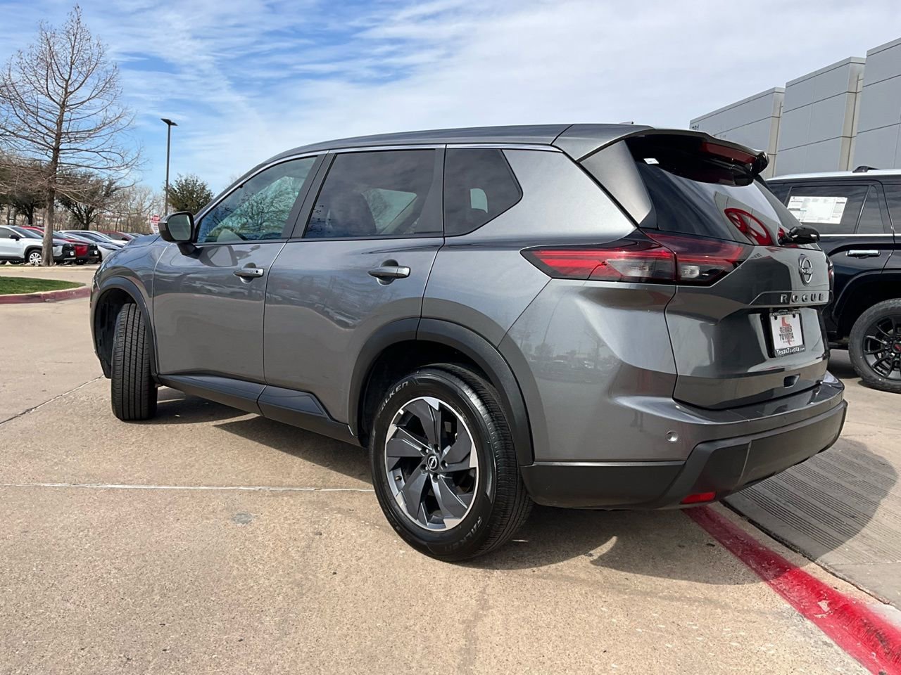 Used 2025 Nissan Rogue SV image 8