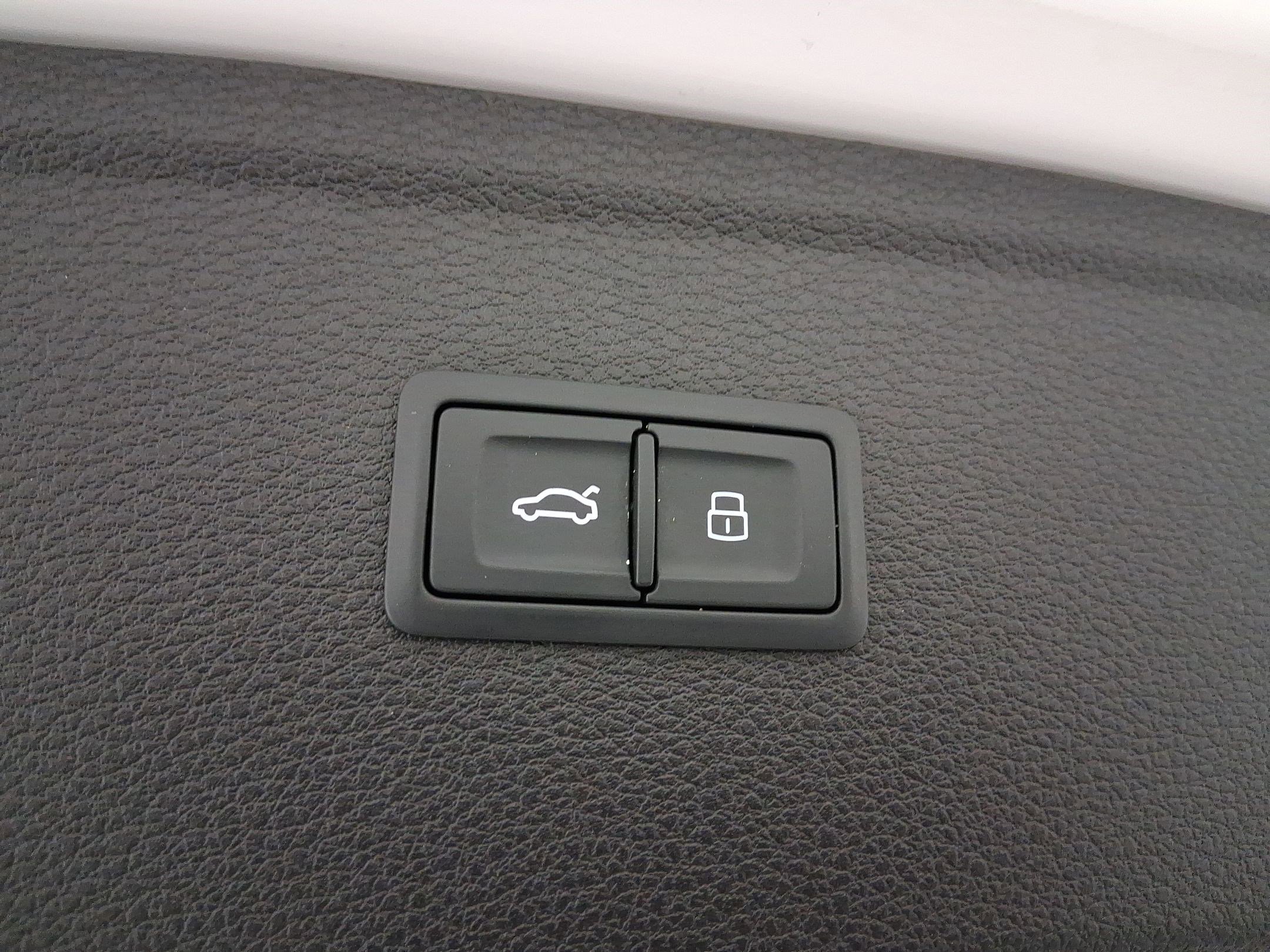 Used 2022 Audi Q5 e Premium w/ Convenience Package image 27