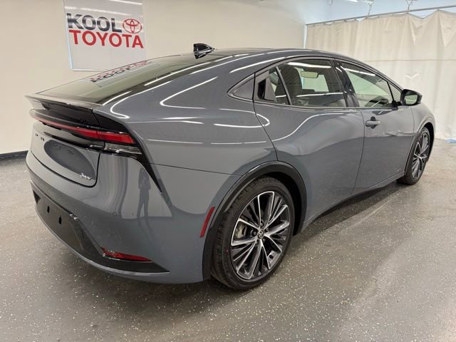 Used 2025 Toyota Prius XLE image 2