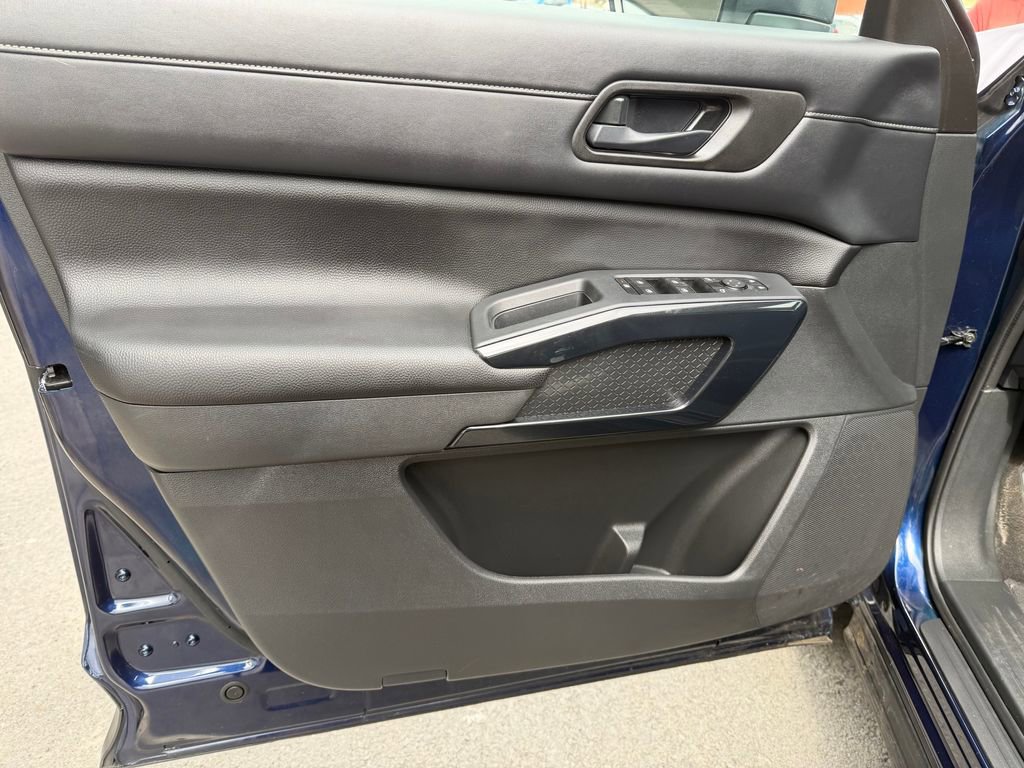 Used 2024 Nissan Pathfinder SV AWD/4WD image 14