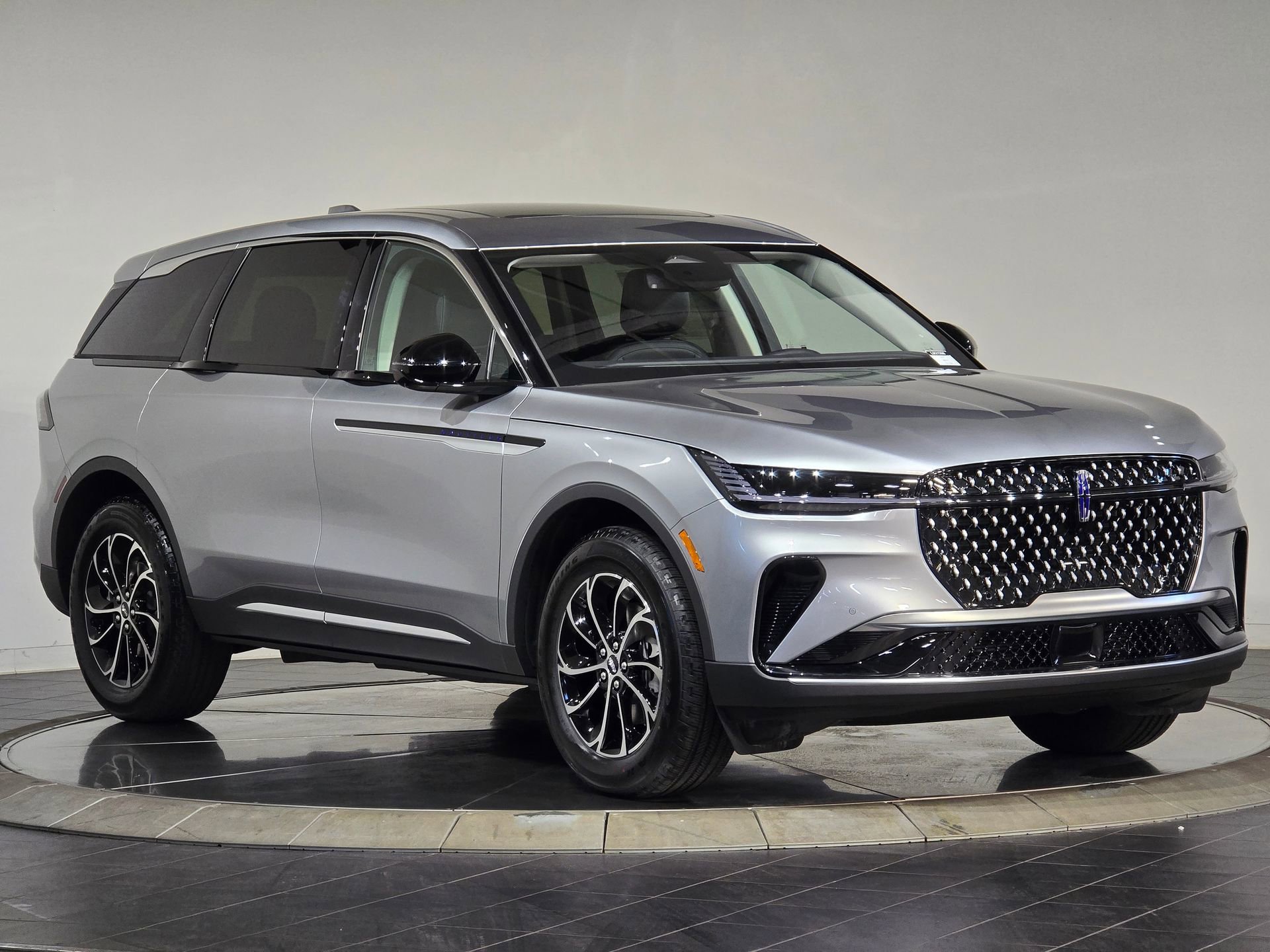 New 2025 Lincoln Nautilus Premier w/ Equipment Group 102A image 2