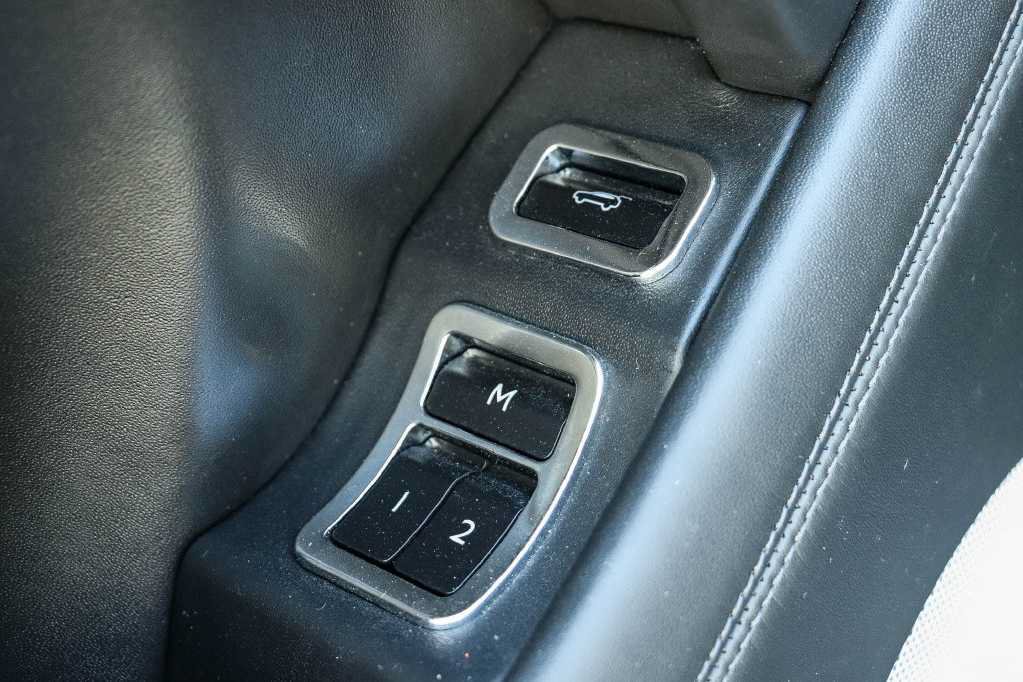 Used 2020 Bentley Bentayga AWD/4WD image 34