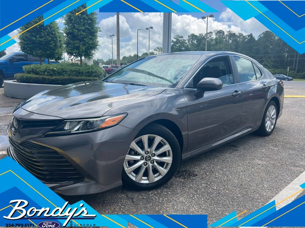 Used 2018 Toyota Camry LE FWD image 1
