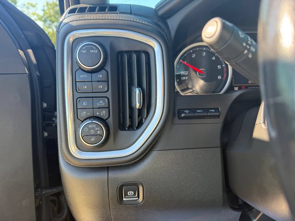 Used 2022 Chevrolet Silverado 1500 LTZ w/ LTZ Premium Package AWD/4WD image 29