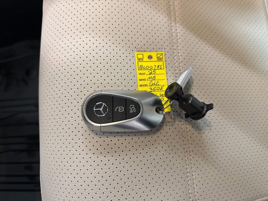Used 2025 Mercedes-Benz GLC 350e image 29