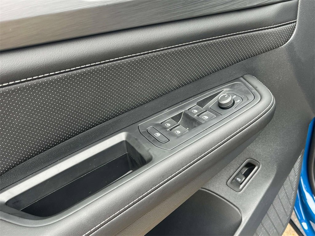 New 2025 Volkswagen Atlas Cross Sport SE image 9