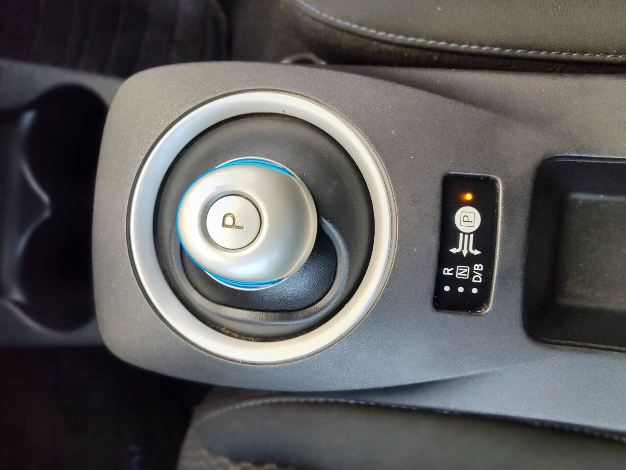 Used 2015 Nissan Leaf S FWD image 15