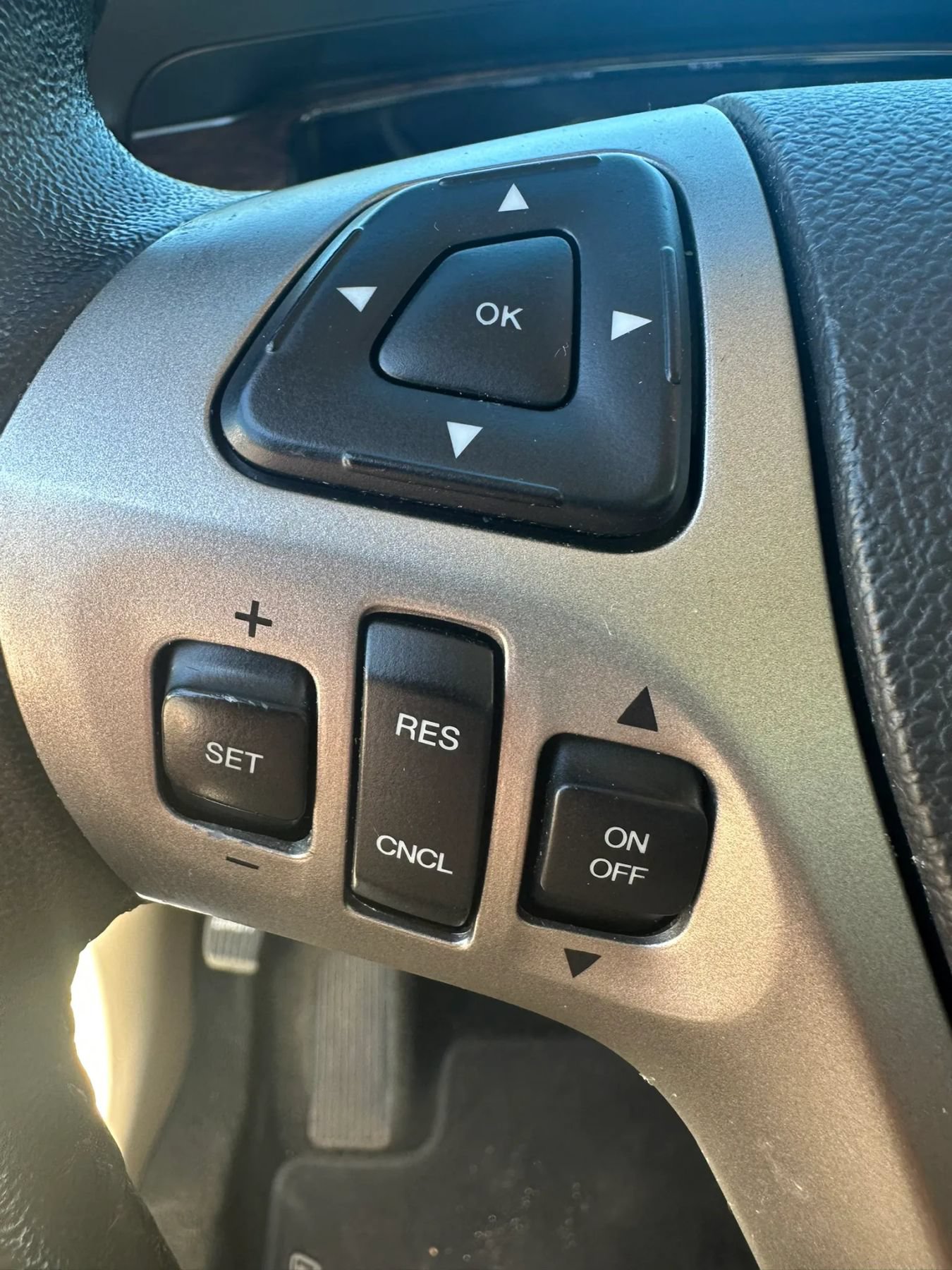 Used 2017 Ford Taurus Limited FWD image 14
