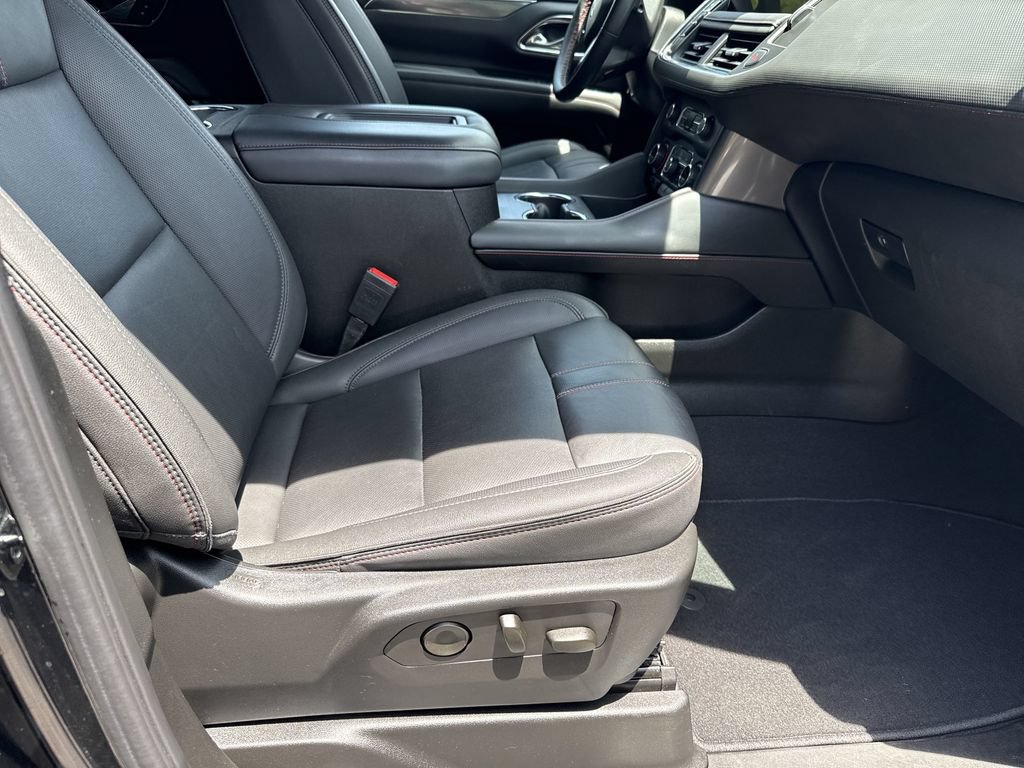 Used 2024 Chevrolet Suburban RST w/ Luxury Package AWD/4WD image 13