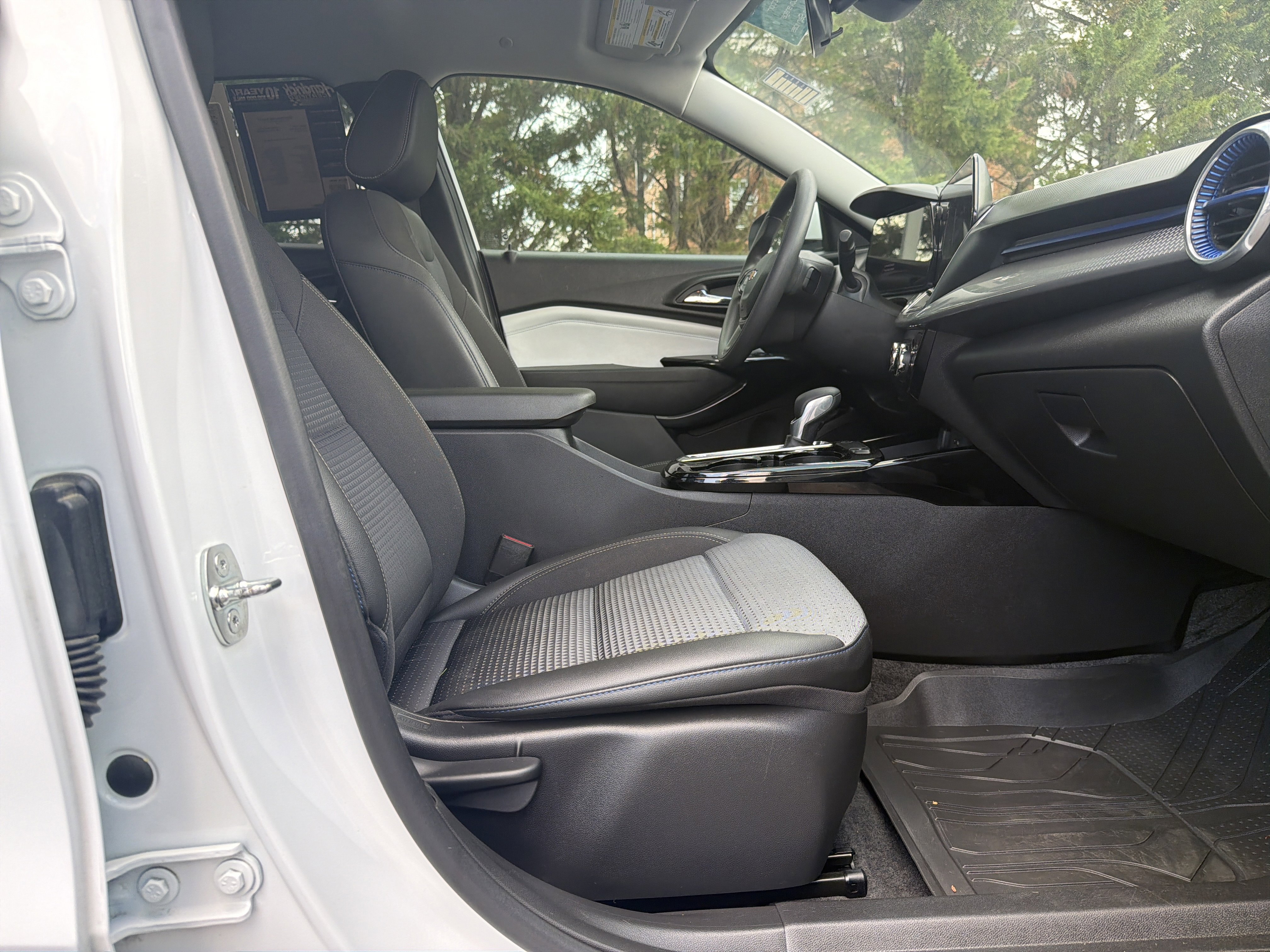 Used 2024 Chevrolet Trax LT image 31