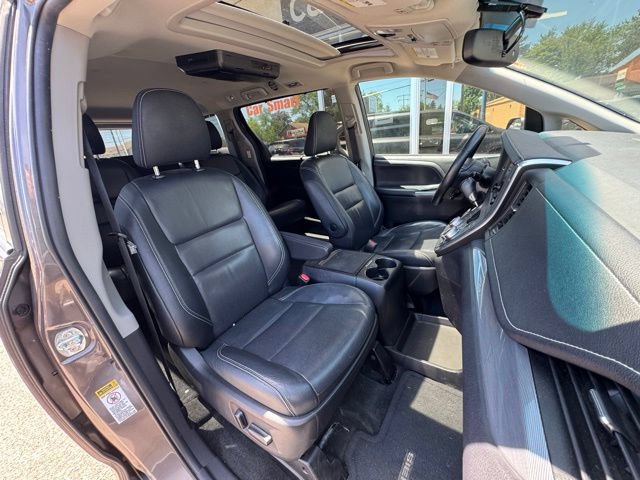 Used 2015 Toyota Sienna SE FWD image 11