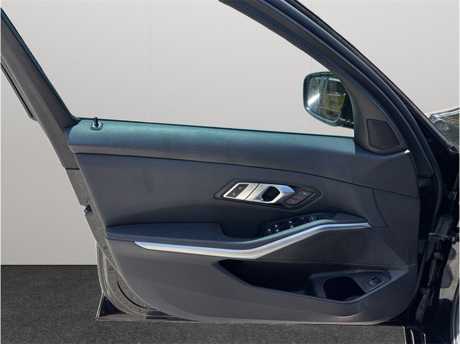 Used 2020 BMW 330i Sedan RWD image 18