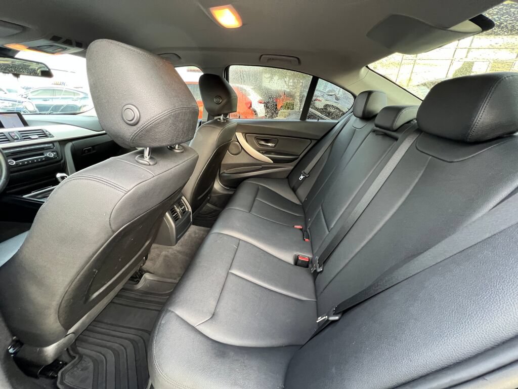 Used 2015 BMW 320i xDrive Sedan AWD/4WD image 12