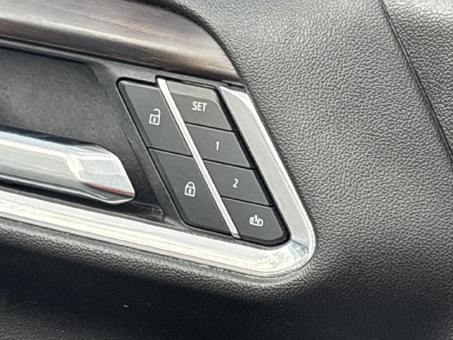 Used 2025 GMC Sierra 1500 SLT RWD image 13