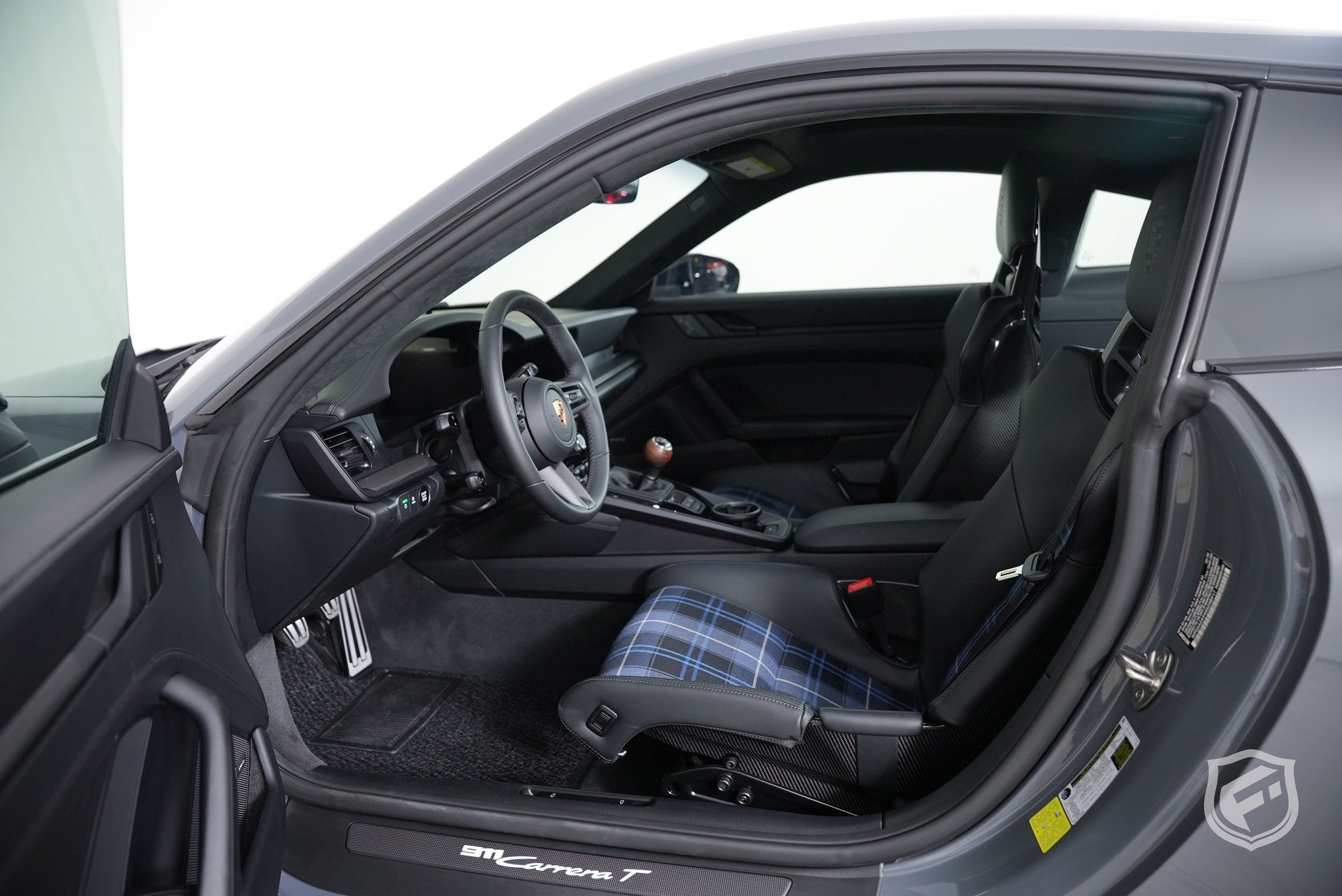 Used 2025 Porsche 911 Carrera RWD image 15