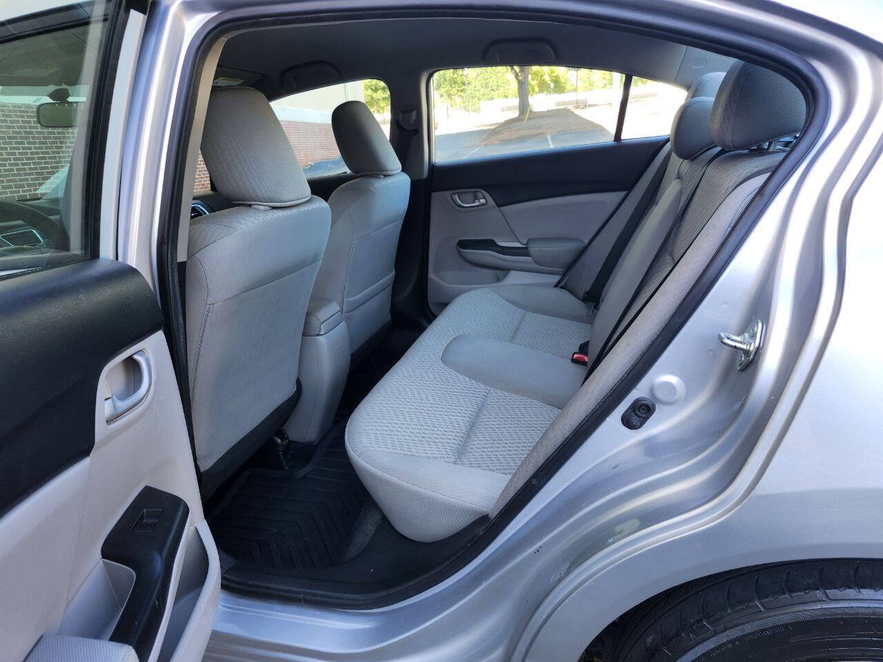 Used 2015 Hyundai Elantra Limited FWD image 5