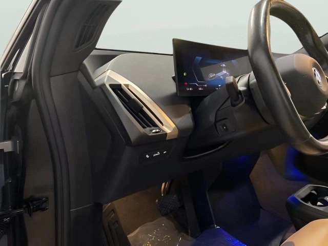 Used 2023 BMW iX xDrive50 AWD/4WD image 19