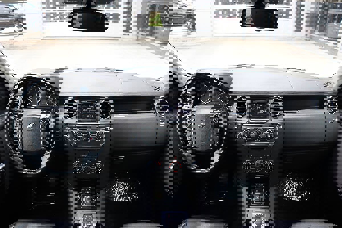 Used 2016 Land Rover LR4 HSE LUX image 14