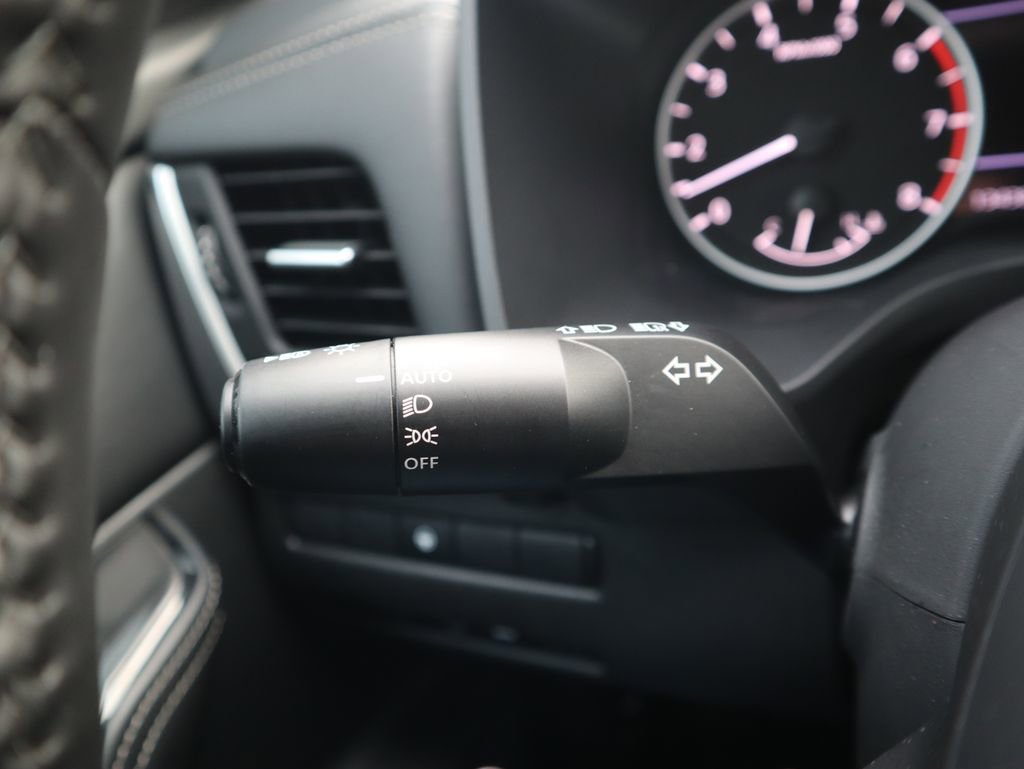 Used 2025 Nissan Rogue SV image 21